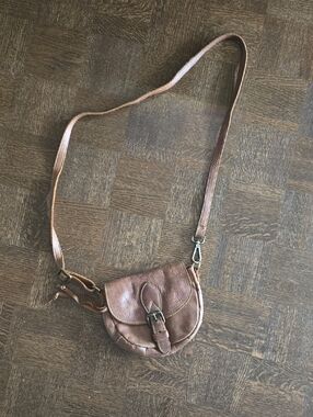 Vintage Women's Roots Leather Crossbody Saddle Bag in Brown